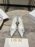 迪奥Dior 早春新款 尖头慕勒拖女拖鞋 明星同宽CD字母logo高跟凉鞋 市面顶级高端版本 材质：鞋面采用进口混种羊皮+水染羊皮内里 垫脚意大利真皮大底 跟高