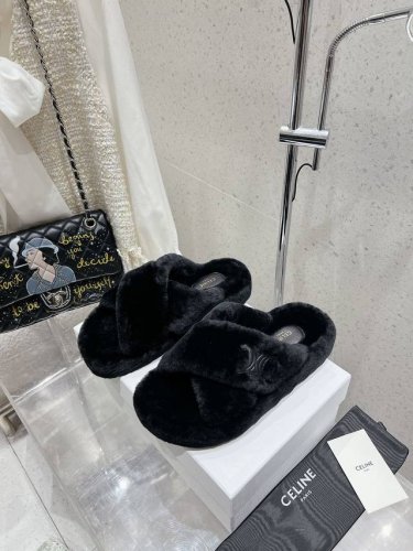 Celine 赛琳 新款C家赛琳凯旋门羊毛拖鞋 这季节美鞋太多这款毛拖真的是让我无法自拔 真太可爱了 毛茸茸的羊毛是选用欧洲进口A级羊毛我们做到与原版一致全鞋采