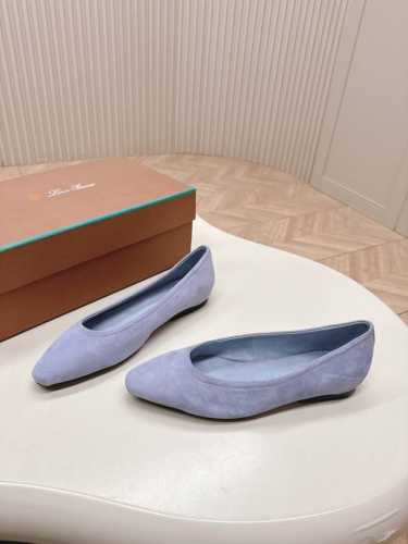 Loro Piana LP 经典绝美复古女巫平底鞋极简主义风格，复古又级！简约又大气，属于非常耐看的款式！高级百搭之王一年四季春夏秋冬皆适宜鞋面采用油蜡皮内里垫