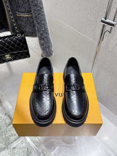 顶级版本 Lv 新款链条浮雕厚底乐福鞋 鞋面：进口开边珠牛皮 内里：进口牛皮 大底：原版开模发泡橡胶大底 跟高：5.5Cm Size：女35-39 女40 41