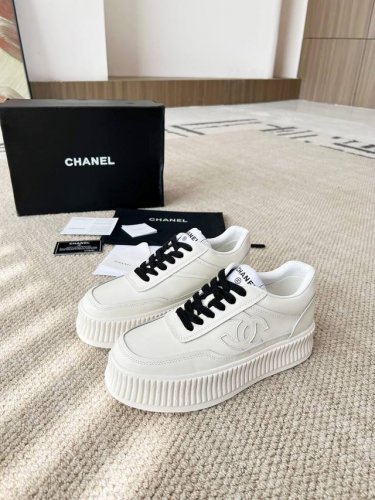 超火爆-24P Chanel香奈儿 新款休闲运动鞋板鞋 专柜一鞋难求 超美的颜色 非常百搭 超级舒适 满满的小香风 经典耐看百搭款，鞋面用料拼接鞋面， 真牛皮，