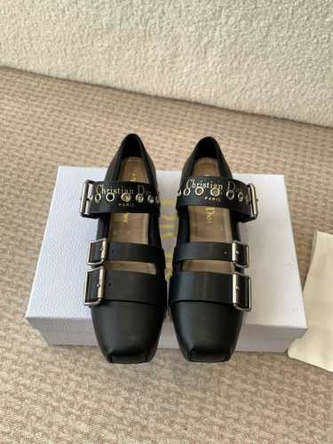 Dior 迪奥2025早春新款乐福鞋一眼就想要玛丽珍乐福鞋单鞋简单大方‘低调奢华！配上醒目的Chanristian Dior标志扣#非常高级穿着舒适好看 而且好