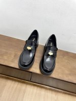 顶级版本Miu*Miu又出王炸 秋冬新款 复古高跟鞋单鞋 金币乐福鞋 MIUMIU 秀款！22AW招财硬币便士乐福鞋上世纪50年代，乐福鞋搭配制服，风行美国校园