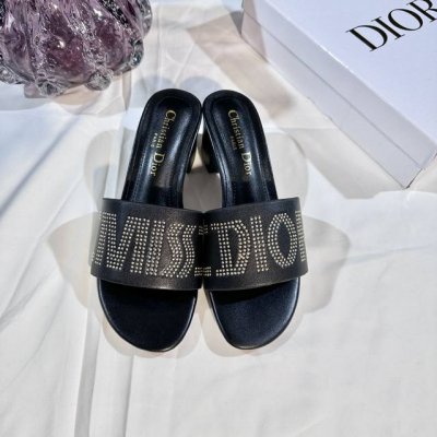 出厂： Dior 迪奥 2025新花色 太空珠粗跟拖鞋 一字拖 休闲凉拖 码数：35-42 颜色：黑色