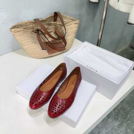 高品质出厂 ！小众潮牌顶级品质！AlAIA｜阿莱亚24秋冬新款经典复古镂空玛丽珍平底单鞋！ 满满的少女风 既摩登又复古的味道 非常的简约大气 不管是半身裙 连衣 - 点击图像关闭