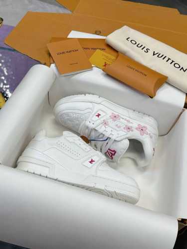 工厂p价p louis Vuitton 驴家的爆款 Trainer板鞋 每个人都必须入的款 绝不后悔 超级百搭高级 什么衣服都好搭 最主要是超耐看的 顶级代工厂