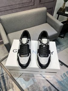 g I V E N C H Y 纪梵希新款 专柜同步 人手一双 不容错过 专柜买版 完全1:1 开模定制顶级版本 原版展示提供对比 让大货做到和原版0区别 实物