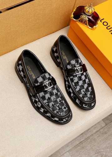 商品商标：Louis Vuitton 路易威登 休闲皮鞋 正码码数: 38-44 45.46订制 商品材料：精选 进口头层牛皮鞋面+奢华五金扣，进口头层牛皮内里