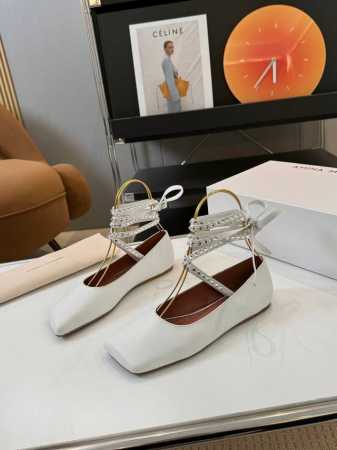 品 牌：AlaiaAlAIA阿莱雅尖头高跟拖鞋！无数的名设计师都把他看作“Designer of Designers”更影响着很多人的风格！铆钉、金属环扣、紧束 - 点击图像关闭