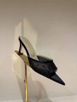 andrea Wazen 仙女版凉拖鞋，纯手工蕾丝折叠工艺，非常的美，上脚无敌了。仙女必备 进口 真丝+蕾丝 内里 羊皮 鞋底 牛皮大底 跟高 9.5 Cm 专