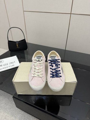 Ggdb~~新款做旧脏脏鞋德训鞋情侣款Golden Goose Deluxe Bran d# 全网最好版本不服来比 # 火红程度上怼小白鞋 下踩各类小脏鞋 明星