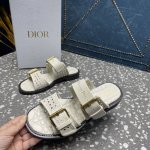 迪奥 Dior 专柜新款 双层对贴牛皮 工艺镂空高品质拖鞋 市面顶级版本 可与专柜对比 ①鞋面：进口小牛皮+牛皮内里 ②大底：原版开模 真皮沿条橡胶组合大底 ③