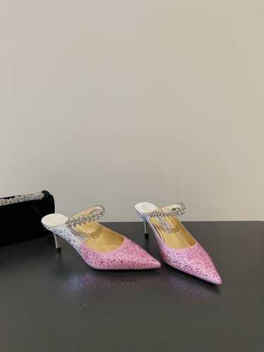jimmy Choo 最高品质 最新经典钻石链条 渐变烫钻 重工艺水晶半拖鞋单鞋 同步专柜 主打精致 舒适度休闲 甜美 无解风都轻松满足 Blingbling