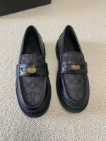 官网同步最新coach蔻驰男士休闲乐福鞋 时尚新潮的一款休闲板鞋适合大众人群，四季百搭款，平常驾车也不会增加任何负担！更加提升上脚舒适贴合度！ 鞋面：牛皮进口印