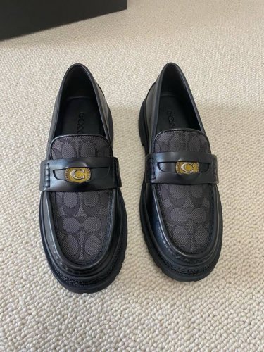 官网同步最新coach蔻驰男士休闲乐福鞋 时尚新潮的一款休闲板鞋适合大众人群，四季百搭款，平常驾车也不会增加任何负担！更加提升上脚舒适贴合度！ 鞋面：牛皮进口印