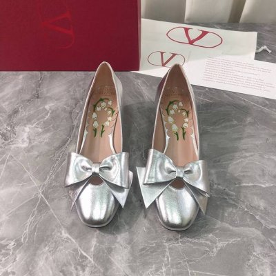 工厂P价P 顶级高端版本 代购品质 原版开发 Valentino 华伦天奴2025Ss新品爆款蝴蝶结女鞋。V家新款蝴蝶结装饰单鞋抢手大爆款，Ins&小红书巨多网