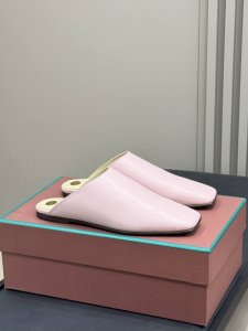 loro Piana Ss25 New Arrival～ L P70春夏半拖新品 最舒服的鞋子，没有之一 低调奢华的品牌，低调富人的不二选择！ 意大利真皮大底，