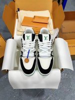 顶级代购版本 LV trainer 情侣限定系列休闲运动篮球鞋 颜值担当 上脚帅炸，每个颜色都是巨巨巨好看！潮人必备单品 原版订制压纹粒面小牛皮 非市面超纤皮