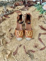 valentino Garavani 荔枝牛皮系带坡跟密头凉鞋 大V金扣装饰 麻绳包裹坡跟 可调节小牛皮系带 坡跟防水台 意大利制造 -35-41