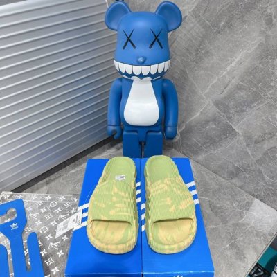 出厂 阿迪达斯纯原专供 Adidas New Colleettion 新款椰子拖鞋男女网红情侣外穿潮室外夏季一0字拖沙滩拖 椰子拖鞋 侃爷再度联乘 采用Eva泡