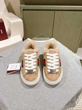 男码10 Gucci 情侣款小白鞋升级版，近几年一直火爆；新色更新不断；明星 网红 直播等必定种草打call，经典时尚风格，5D绘图打印；电绣面等 原版定制牛皮 - 点击图像关闭