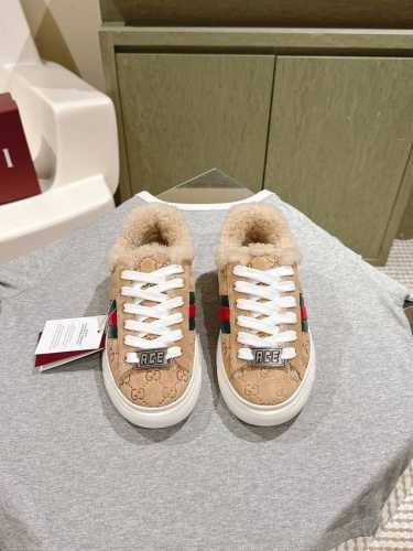 男码10 Gucci 情侣款小白鞋升级版，近几年一直火爆；新色更新不断；明星 网红 直播等必定种草打call，经典时尚风格，5D绘图打印；电绣面等 原版定制牛皮