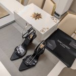 SAINT LAURENT ” SYL圣罗兰 顶级版本25SS众明星网红追捧的坡跟斜高跟，一字带尖头凉鞋。SYL 2025官方VIP 贵宾版金花磁铁盒 认清包装