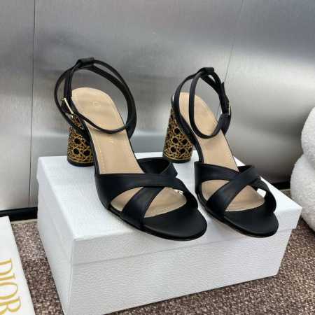 Dior 迪奥2024秋冬新款Icon系列圆柱跟脚环绑带女鞋 CD明星同款高跟圆头交叉带拼色凉鞋 材质：鞋面进口全粒面小牛皮+水染羊皮内里垫脚+意大利真皮大底 - 点击图像关闭