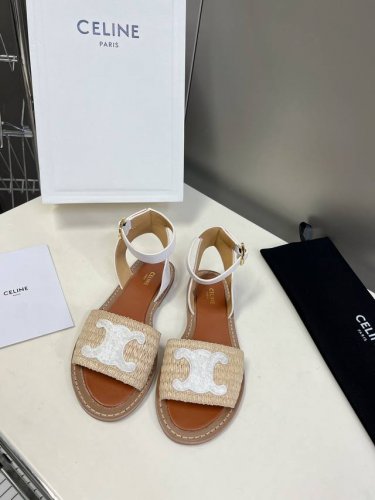 Celine 思琳春夏最新款复古凯旋门时髦凉鞋夏天搭配袜子 简直绝绝子了复古的点上带上了满分时髦感颜值 绝原版购入开发 依旧最高输出还原原版定制复古感胎牛皮、内