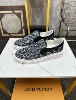 Lv-路易威登 经典款运动休闲鞋时下新品，采用牛皮配品牌印花面料舒适真皮内里。完美楦型，大方时尚的设计，吸引了众多消费者的追捧，码数：38-44 45定做不退换