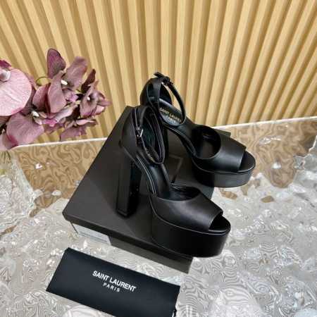 终于发售SLP太懂女人心了 Saint Laurent 圣罗兰 YSL专柜主打款防水台恨太高菱格凉鞋 高端定制顶级品质，延续家族经典鞋面设计，简约大气，防水台超 - 点击图像关闭
