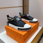 工厂价 Versac* 休闲新品上市 鞋面采用牛皮印花面料舒适真皮内里，橡胶耐磨大底，鞋型饱满，立体感十足时尚、新颖标准码数：38-44。两色可选。