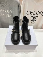 高版本出厂 Dior*迪奥D家2024ss秋冬新品布洛克短靴，经久不衰的马靴造型，彰显经典设计，市场顶级版本 采用柔软的黑色牛皮革制作，打造休闲又不失优雅的风格