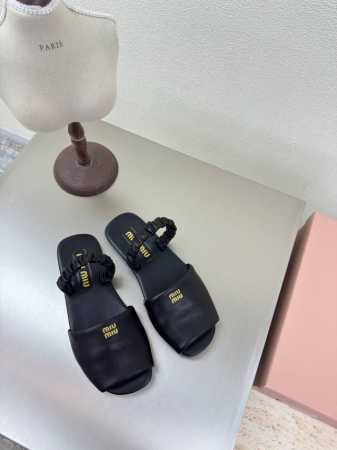 miu'miu 松紧舒适 黑色小羊皮 对版 平底设计 系列 Miu'miu 经典舒适 制作 原版一致 一体成型大底 高版本 面料 小羊皮 原版一致 对版 设计 - 点击图像关闭