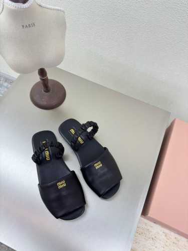 miu'miu 松紧舒适 黑色小羊皮 对版 平底设计 系列 Miu'miu 经典舒适 制作 原版一致 一体成型大底 高版本 面料 小羊皮 原版一致 对版 设计