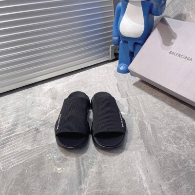 出厂 Balenciag* 巴黎世家拖鞋 升级版推出Speed 2.0 版本全新袜子鞋拖鞋 原厂货 绝非通版 2.0版的袜子部分可以把脚背和脚踝完全包裹起来 鞋