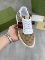 古奇Gucci 官网最新款休闲时尚男鞋，爆款版型简洁大气，潮男专属.独有的官网最新品牌双G素元素古奇原版装饰，时尚又大方，面料原版磨砂小牛皮全进口头层猪皮内里，