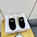 DIOR CHRONO 迪奥高版本24ss专柜新品. 原版购入. 原版开发1:1做货. 耀眼经典百，集优雅复古可爱于一身。 材质 面料：进口开边珠 内里：牛里