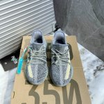出厂340 原厂级 Adidas Yeezy 350 官网同步 德国“Basf”巴斯夫原料，阿迪达斯指定“宜丰”发泡厂原底；2、阿迪达斯指定供应商“辰元”飞织布