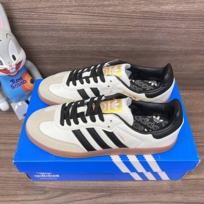 顶级版本Adidas Originals Samba 德训低帮板鞋情侣款 白黑 货号: Id0478 包装:全套得物配件毒盒配纯棉袜子一副。 码数:36 36.