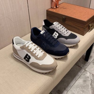 新款: 厂价 Boss* 最新爆款休闲鞋，顶端品牌 奢侈～代购，顶级～质量。 鞋面選用进口透气牛皮搭配材质透气羊皮内里 精细做工。原版个性时尚柔软橡膠耐磨防滑大