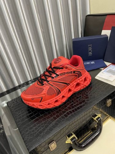 出厂价Pp： Dior 迪奥 -高端品质 原单休闲运动鞋 -鞋面：丝绸小牛皮.高周波品牌图腾、品牌网布布匹、鞋舌塑胶品牌Logo、后跟高周波品牌Logo -内里