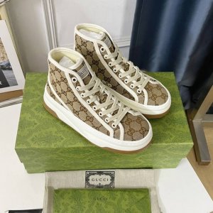 橙子出厂价p gucci 古驰 经典刺绣Gg高帮老花厚底帆布鞋 休闲鞋板鞋 情侣款 gg标识由始于 30年代的早期 Gucci钻石萎格纹演化而来 于20世纪70