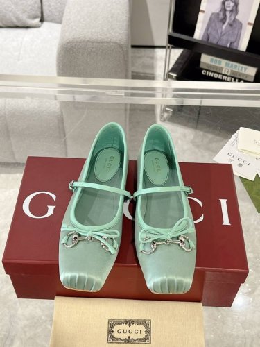 真丝布面 Gucci女士马衔扣方头芭蕾舞鞋 顶级版 购买两双原版拆皮拆骨一比一还原，所有细节 材质 舒适度 全部跟原版一样了 复刻度98%。码数：35-40 4