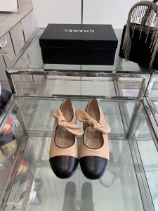chanel 香奈儿 新款早春米兰走秀玛丽珍鞋 高版本出货 各大社交平台热门晒图 质感上脚是非常柔软舒服的 原版进口毛尼布鞋面 混种羊皮垫脚 意大利真皮大底 码