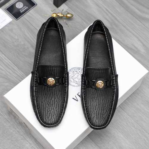 商品商标：Versace 范思哲 休闲套脚鞋 正码码数: 38-44 商品材料：精选竖纹牛皮鞋面 猪皮内里 原版大底
