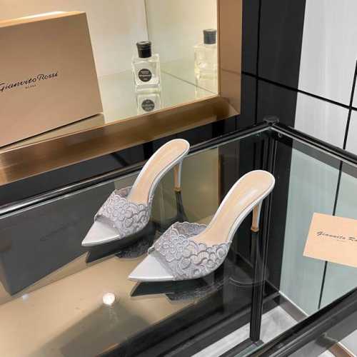 gianvito rossi 2024 经典款尖头电绣高跟鞋，它的出现就像夜空中最璀璨的星辰。经典的款式，永恒的魅力，电绣的图案更是为其增添了梦幻的色彩。每一步