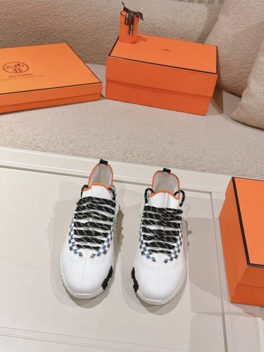 女 男 皮+10 Hermes 顶级版本# 爱马仕h家经典情侣款 休闲运动鞋 情侣款休闲之履运动老爹鞋结合高科技帆布与麂皮山羊皮，在橡胶鞋底上饰以夸张“H”字母