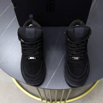 澳洲进口加厚羊毛 品牌：UGG正品代购 尺码：39 44 等级： 官网1:1 材料： 头层真皮防水防冻鞋面 真毛内里 原版防滑 柔软 耐磨大底 款式类别：男士休