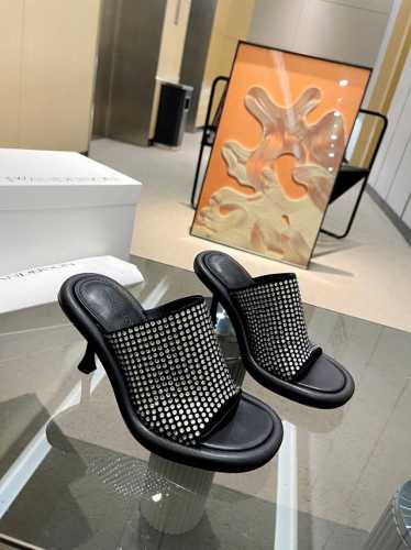 JW Anderson ] [ ]2024新款皮质玛丽珍高跟鞋已上线 ISN博主都在入手的Bumper 全新系列鞋履前卫蔓延、撞色圆形边饰为经典注入摩登基因 、